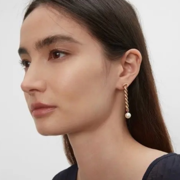 Chain Pearl Earrings - Brand New - NEVER WORN - Gold - Picture 1 of 2